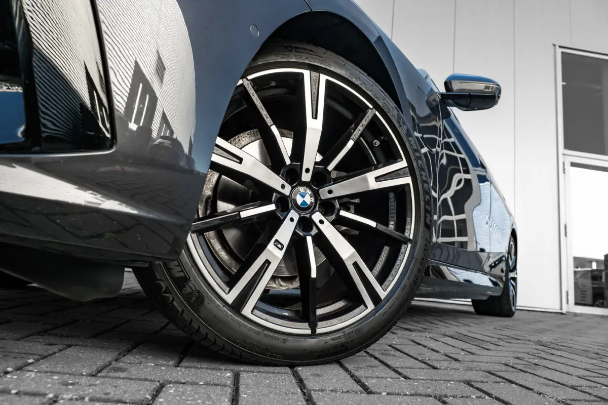 530e M Sport Edition l Harman Kardon l Adaptive LED l Stoelverkoeling l Elektr. Incl Memory l Grill Verlichting l 360gr Camera l Pano Dak l
