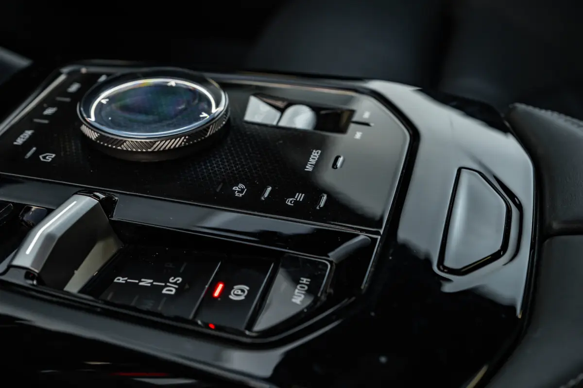 530e M Sport Edition l Harman Kardon l Adaptive LED l Stoelverkoeling l Elektr. Incl Memory l Grill Verlichting l 360gr Camera l Pano Dak l
