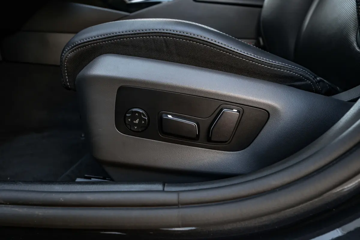530e M Sport Edition l Harman Kardon l Adaptive LED l Stoelverkoeling l Elektr. Incl Memory l Grill Verlichting l 360gr Camera l Pano Dak l