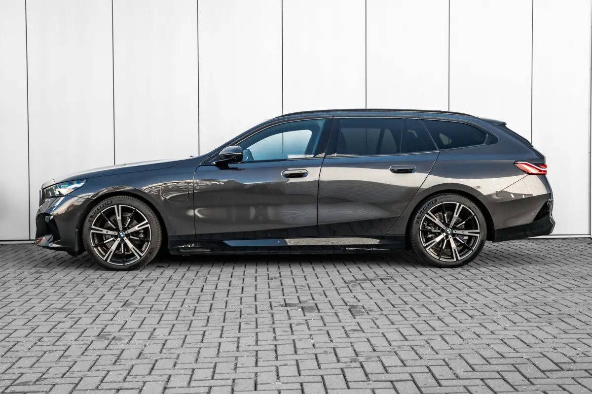 530e M Sport Edition l Harman Kardon l Adaptive LED l Stoelverkoeling l Elektr. Incl Memory l Grill Verlichting l 360gr Camera l Pano Dak l