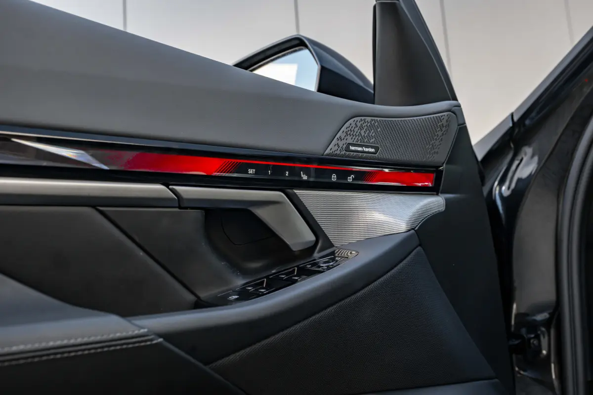 530e M Sport Edition l Harman Kardon l Adaptive LED l Stoelverkoeling l Elektr. Incl Memory l Grill Verlichting l 360gr Camera l Pano Dak l