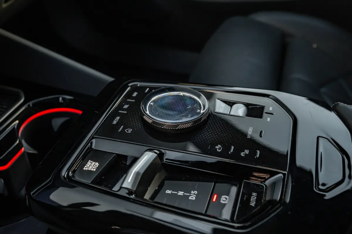 530e M Sport Edition l Harman Kardon l Adaptive LED l Stoelverkoeling l Elektr. Incl Memory l Grill Verlichting l 360gr Camera l Pano Dak l