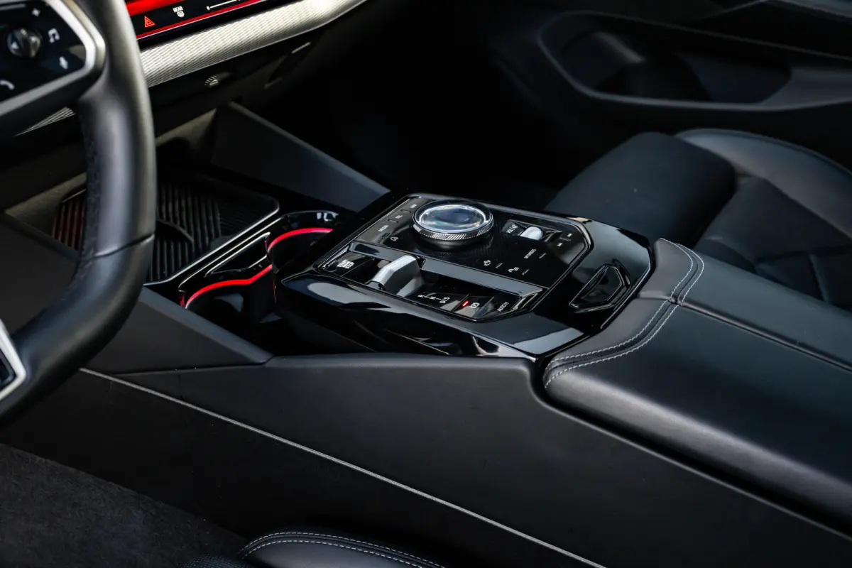 530e M Sport Edition l Harman Kardon l Adaptive LED l Stoelverkoeling l Elektr. Incl Memory l Grill Verlichting l 360gr Camera l Pano Dak l