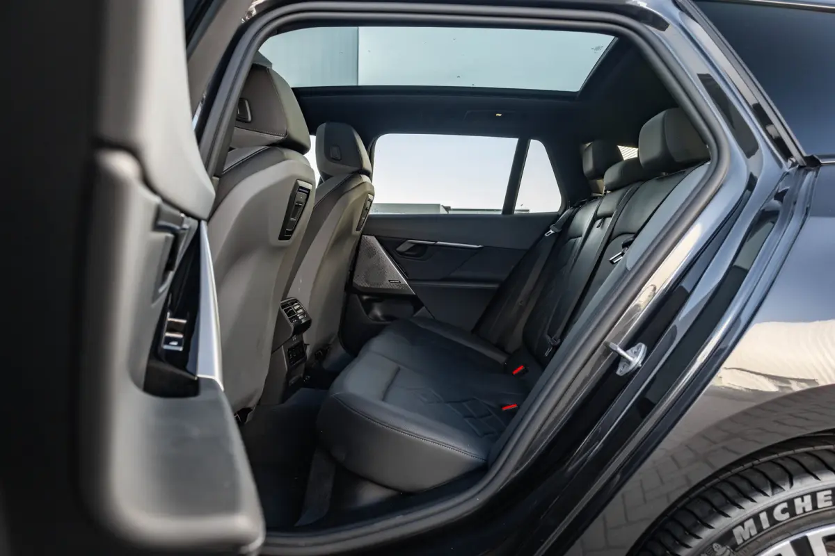 530e M Sport Edition l Harman Kardon l Adaptive LED l Stoelverkoeling l Elektr. Incl Memory l Grill Verlichting l 360gr Camera l Pano Dak l