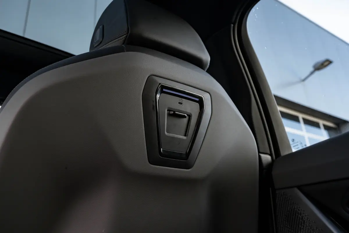 530e M Sport Edition l Harman Kardon l Adaptive LED l Stoelverkoeling l Elektr. Incl Memory l Grill Verlichting l 360gr Camera l Pano Dak l
