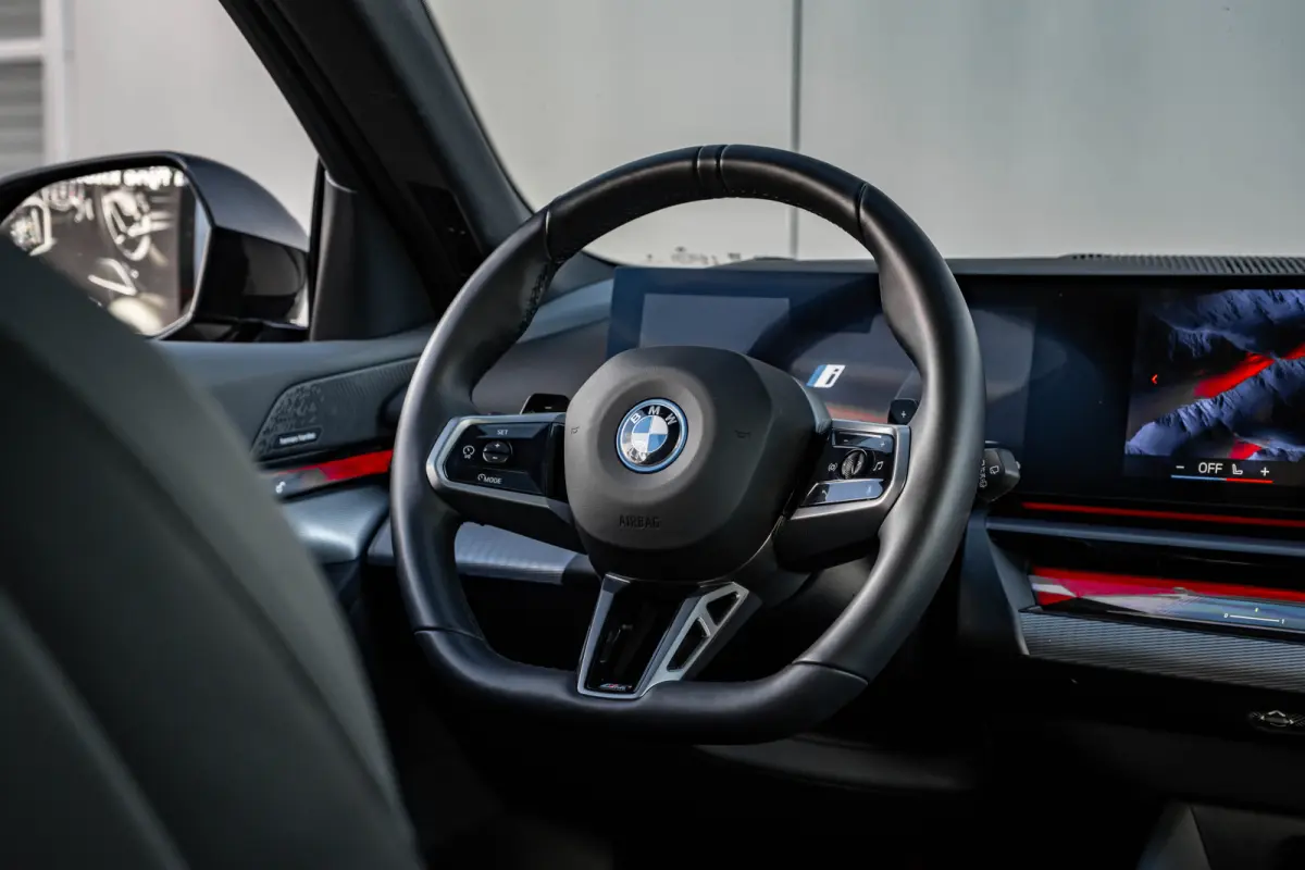 530e M Sport Edition l Harman Kardon l Adaptive LED l Stoelverkoeling l Elektr. Incl Memory l Grill Verlichting l 360gr Camera l Pano Dak l
