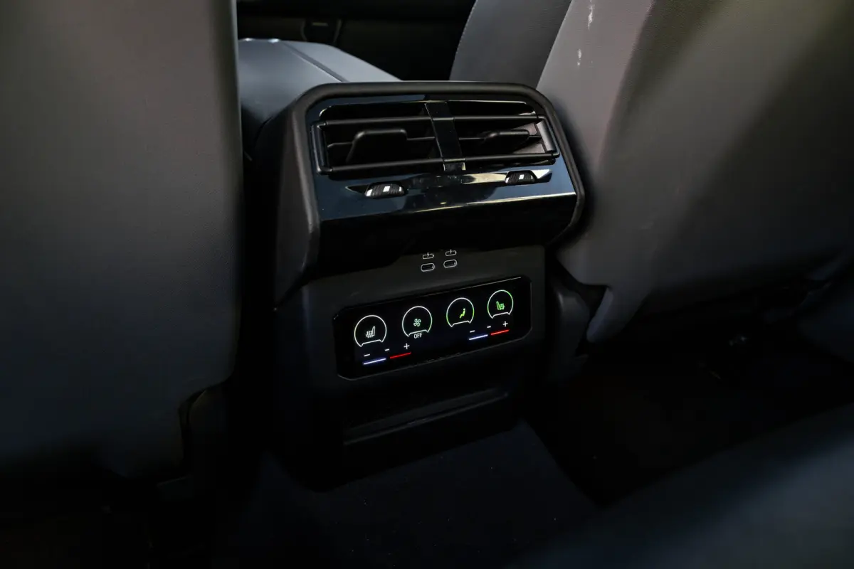 530e M Sport Edition l Harman Kardon l Adaptive LED l Stoelverkoeling l Elektr. Incl Memory l Grill Verlichting l 360gr Camera l Pano Dak l