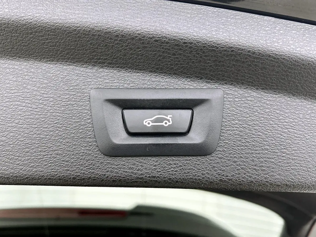 sDrive20i High Executive Edition | AUTOMAAT | M-PAKKET | PANORAMADAK | PARKEERSENSOREN | LEDER | STOELVERWARMING | CLIMATE CONTROL | CRUISE CONTROL |