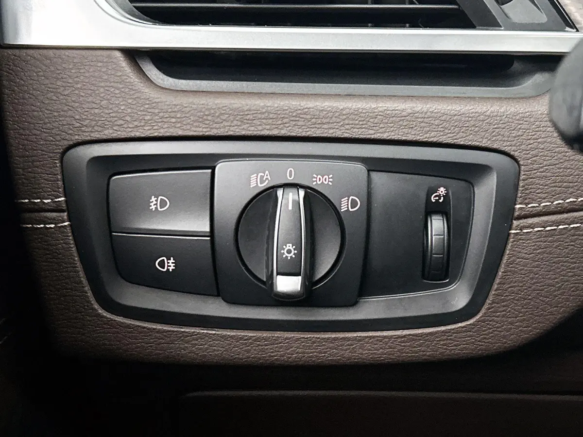 sDrive20i High Executive Edition | AUTOMAAT | M-PAKKET | PANORAMADAK | PARKEERSENSOREN | LEDER | STOELVERWARMING | CLIMATE CONTROL | CRUISE CONTROL |