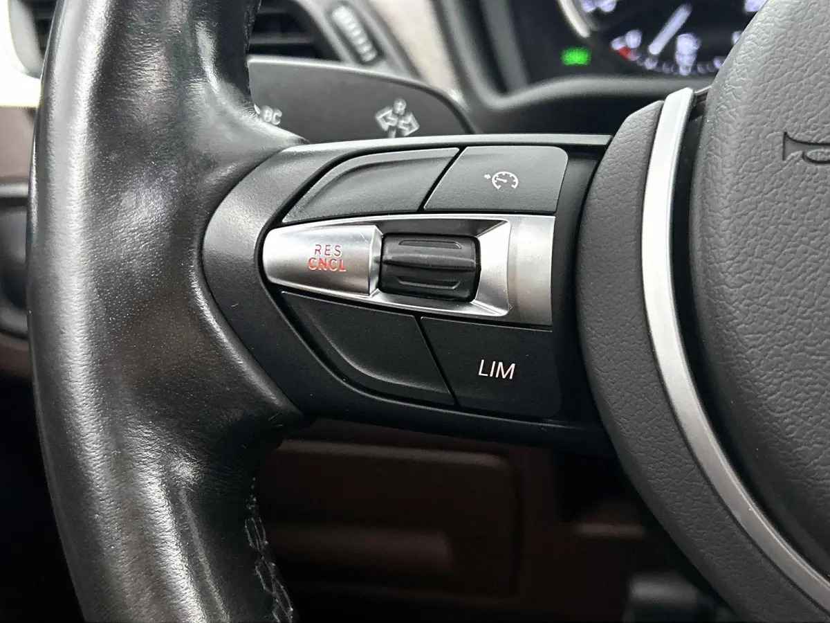 sDrive20i High Executive Edition | AUTOMAAT | M-PAKKET | PANORAMADAK | PARKEERSENSOREN | LEDER | STOELVERWARMING | CLIMATE CONTROL | CRUISE CONTROL |