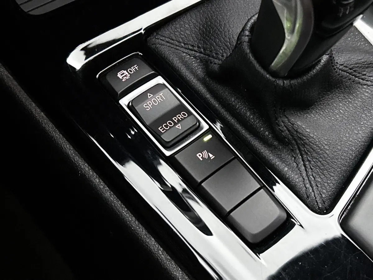 sDrive20i High Executive Edition | AUTOMAAT | M-PAKKET | PANORAMADAK | PARKEERSENSOREN | LEDER | STOELVERWARMING | CLIMATE CONTROL | CRUISE CONTROL |