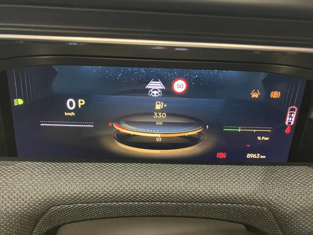 1.2 Hybrid 145 Plus l Elek. Kofferklep l Apple carplay & Android auto l Climate Control l Camera l Navi l