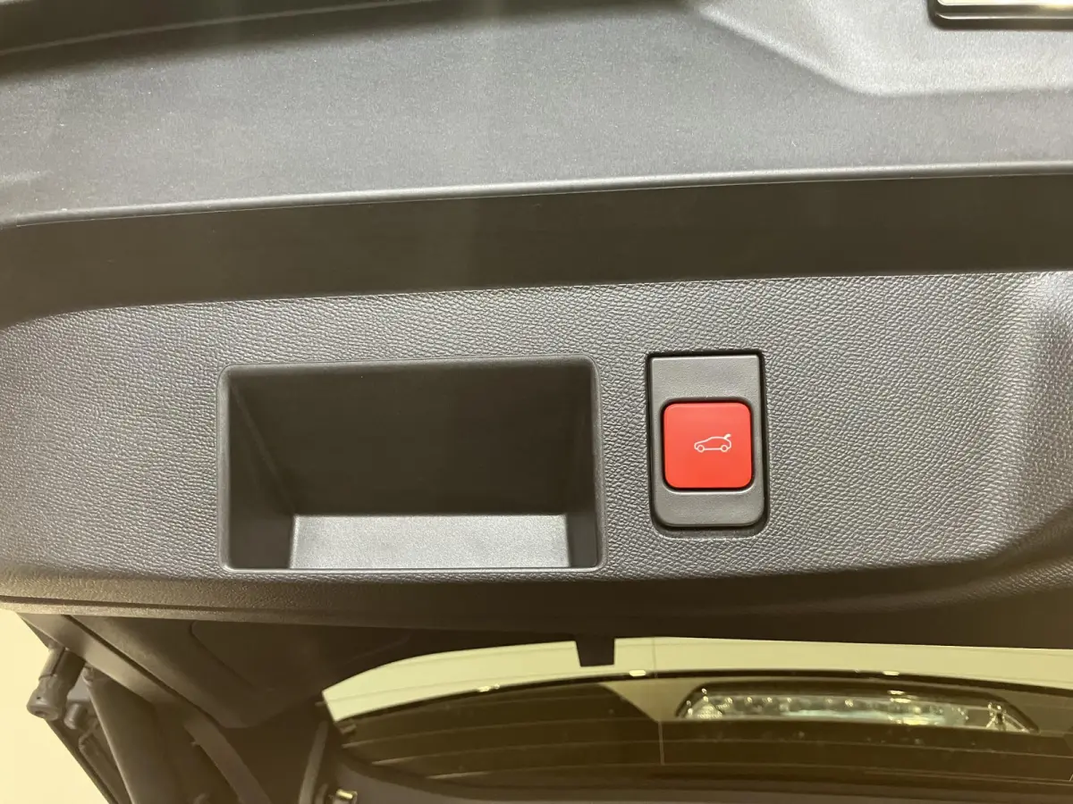 1.2 Hybrid 145 Plus l Elek. Kofferklep l Apple carplay & Android auto l Climate Control l Camera l Navi l