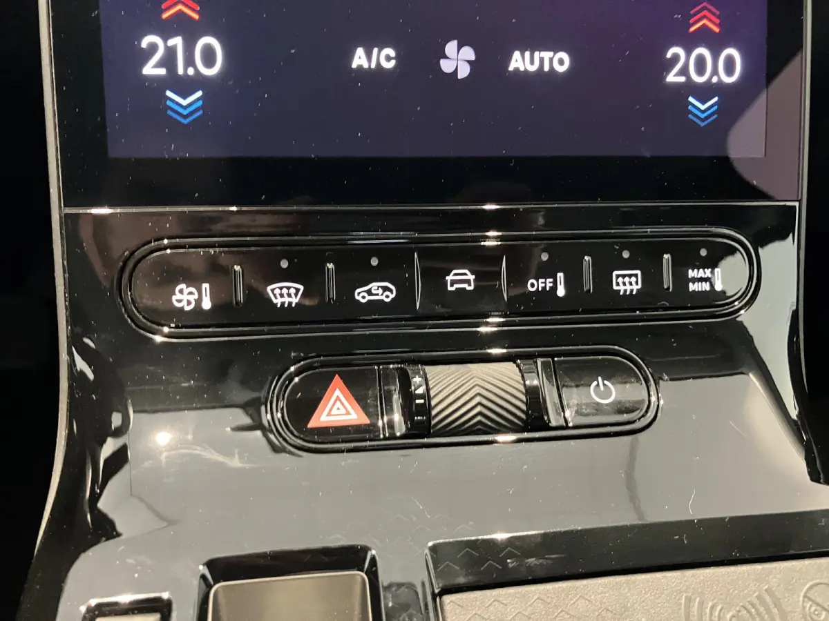 1.2 Hybrid 145 Plus l Elek. Kofferklep l Apple carplay & Android auto l Climate Control l Camera l Navi l