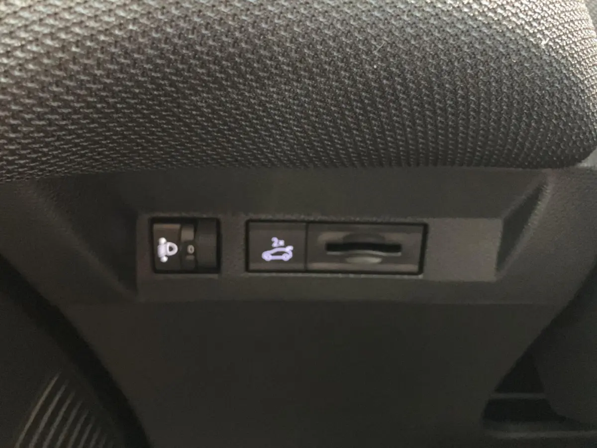 1.2 Hybrid 145 Plus l Elek. Kofferklep l Apple carplay & Android auto l Climate Control l Camera l Navi l