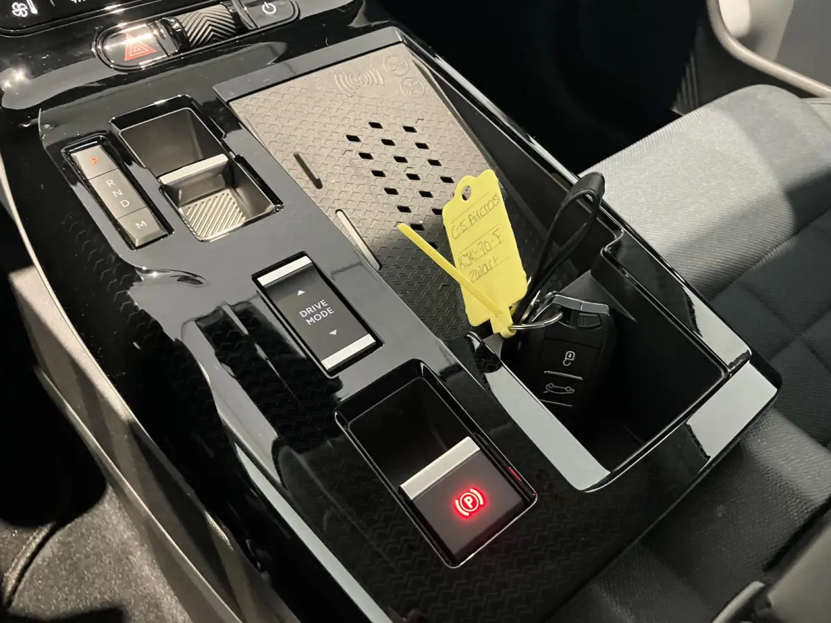 1.2 Hybrid 145 Plus l Elek. Kofferklep l Apple carplay & Android auto l Climate Control l Camera l Navi l