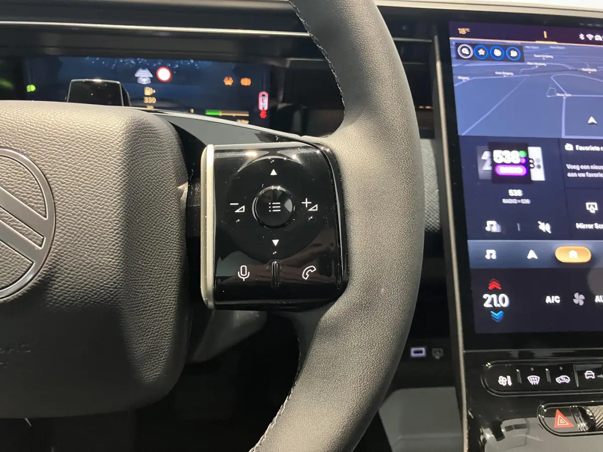1.2 Hybrid 145 Plus l Elek. Kofferklep l Apple carplay & Android auto l Climate Control l Camera l Navi l