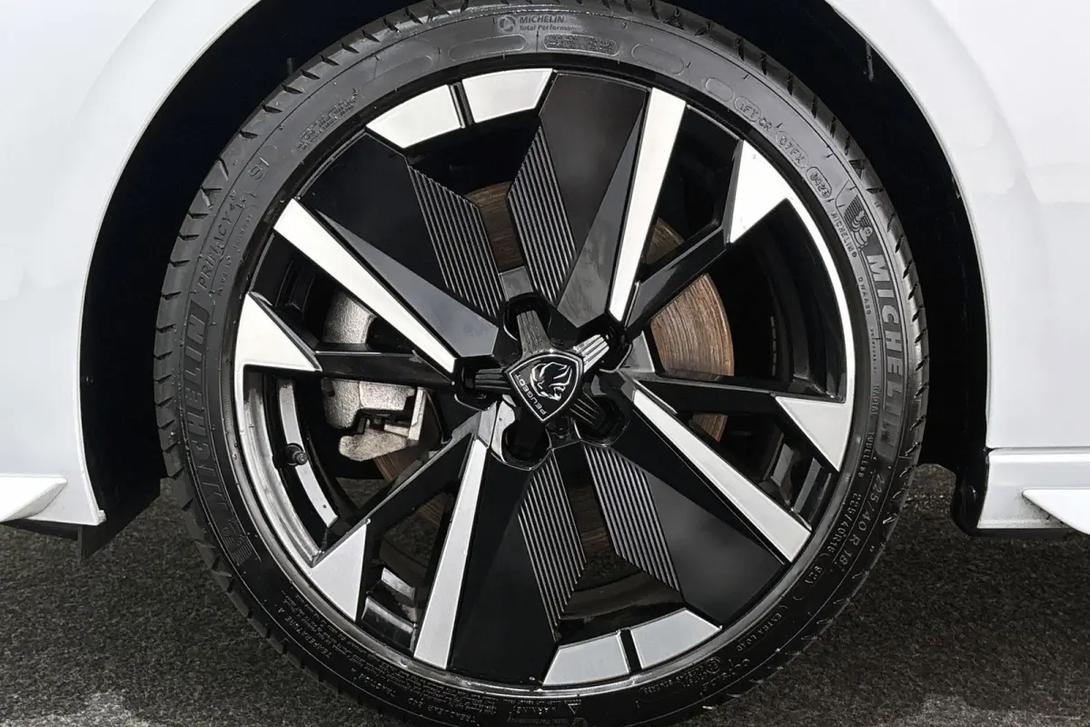 1.6 Plug-in Hybrid 195 GT Panoramadak FOCAL 360 Camera
