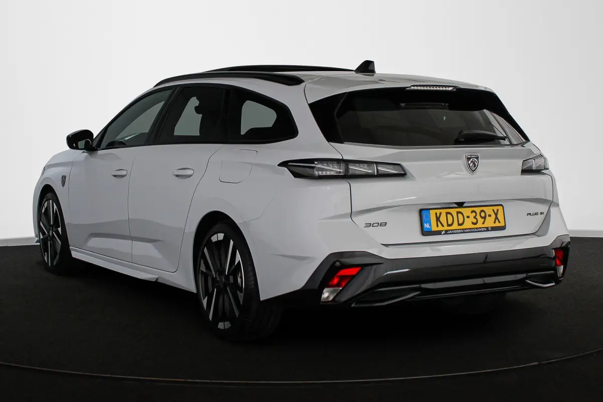 1.6 Plug-in Hybrid 195 GT Panoramadak FOCAL 360 Camera