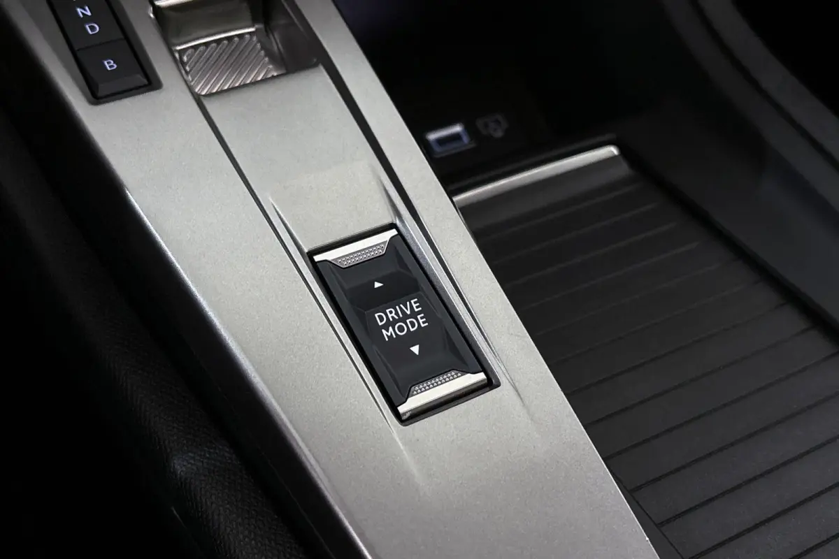 1.6 Plug-in Hybrid 195 GT Panoramadak FOCAL 360 Camera