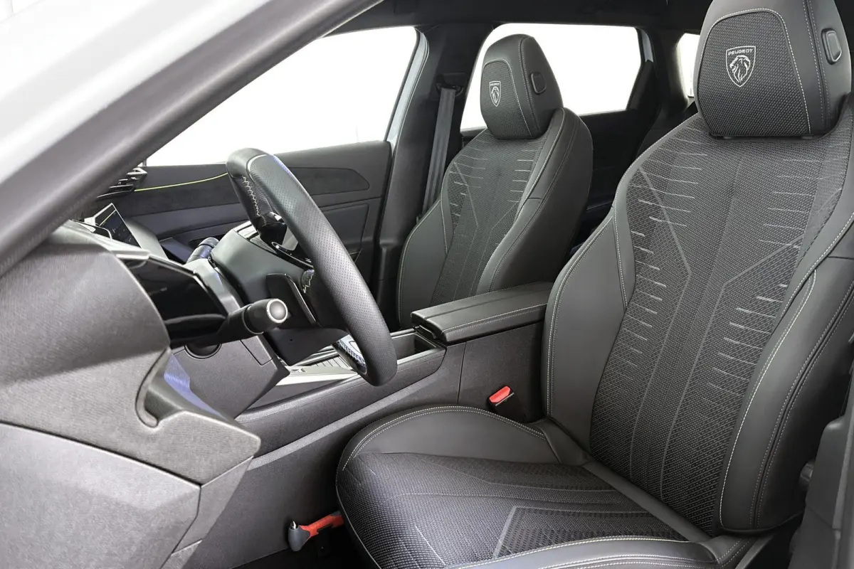 1.6 Plug-in Hybrid 195 GT Panoramadak FOCAL 360 Camera