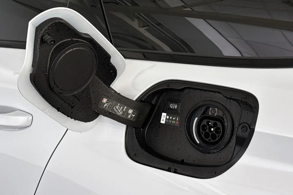 1.6 Plug-in Hybrid 195 GT Panoramadak FOCAL 360 Camera