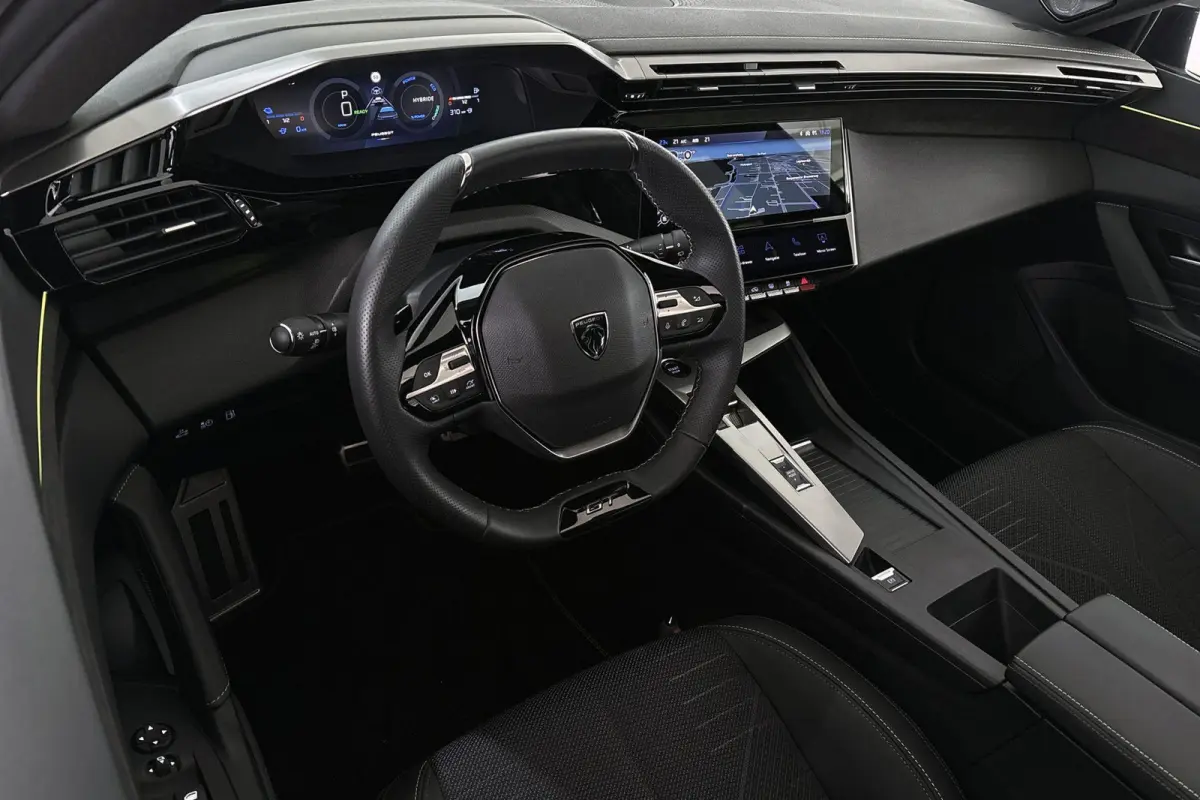 1.6 Plug-in Hybrid 195 GT Panoramadak FOCAL 360 Camera