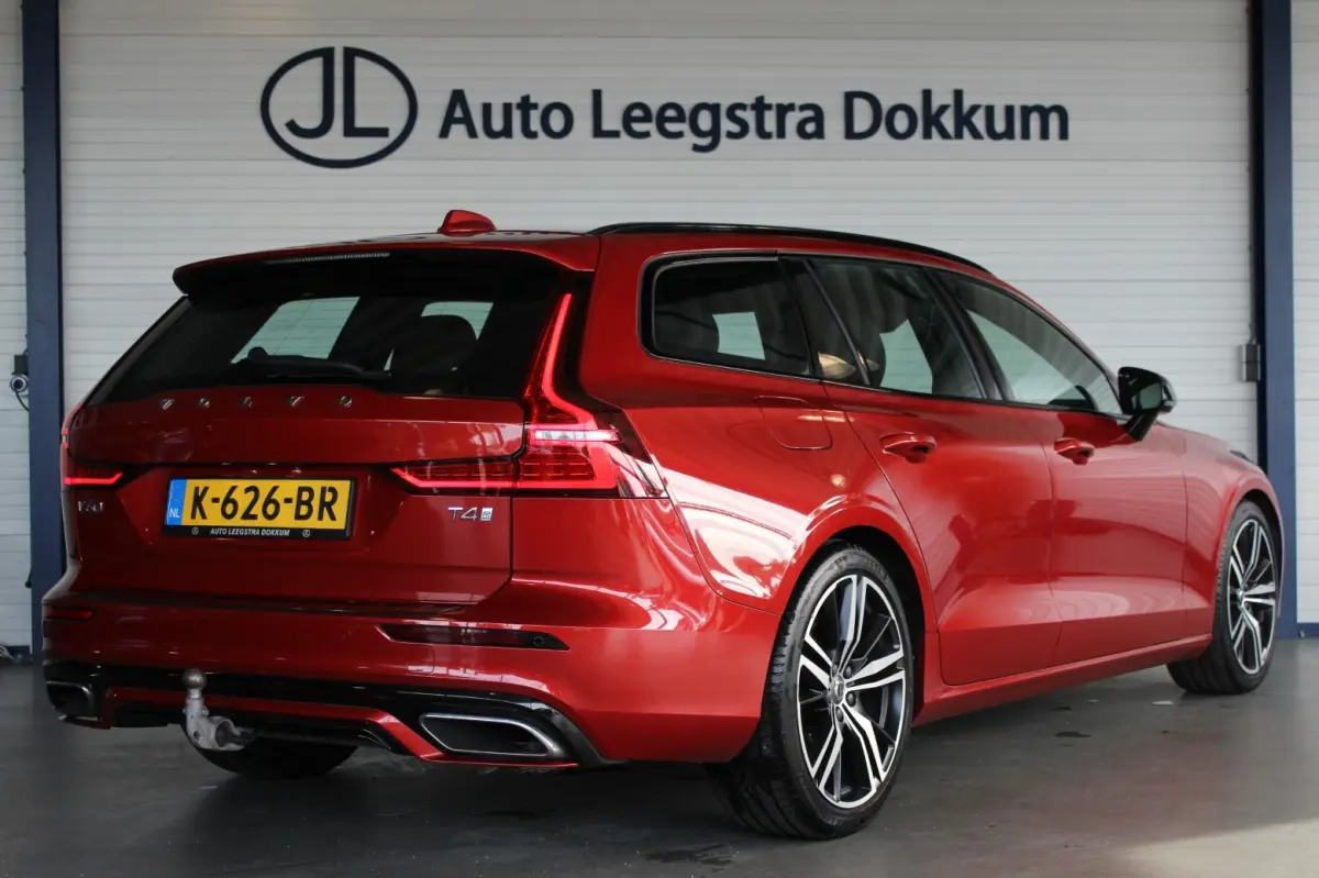 2.0 T4 R-Design Trekhaak | Pano | Camera | Leder | Memory | Stoel/A-Bank/Stuurverw. | LED | Adapt. Cruise | 18" LMV | PDC V+A