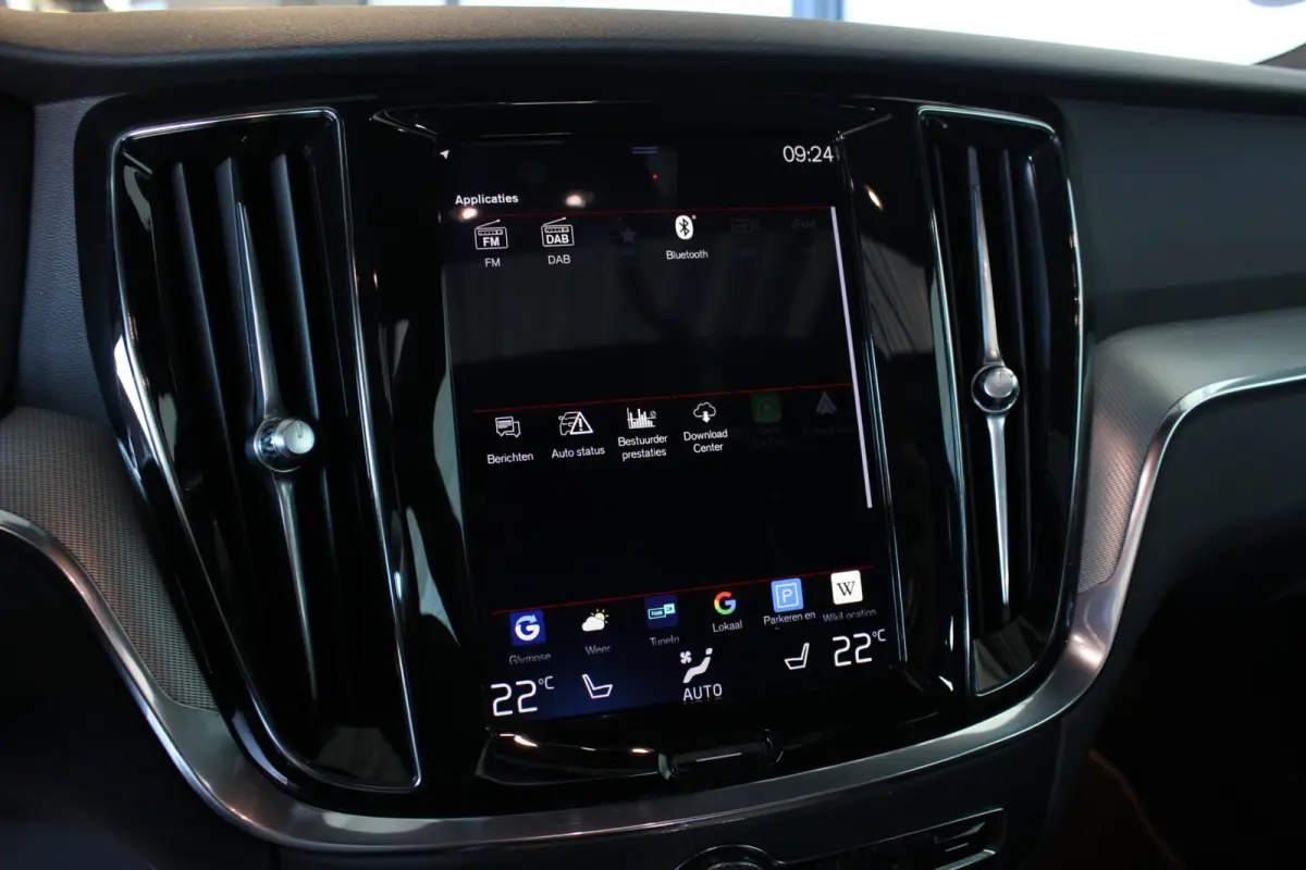 2.0 T4 R-Design Trekhaak | Pano | Camera | Leder | Memory | Stoel/A-Bank/Stuurverw. | LED | Adapt. Cruise | 18" LMV | PDC V+A
