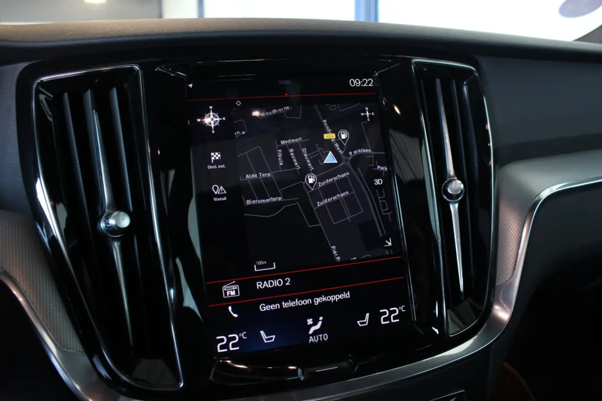 2.0 T4 R-Design Trekhaak | Pano | Camera | Leder | Memory | Stoel/A-Bank/Stuurverw. | LED | Adapt. Cruise | 18" LMV | PDC V+A