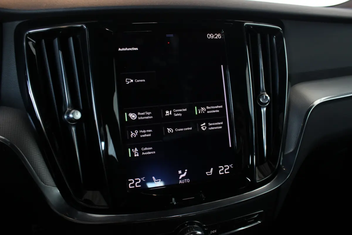 2.0 T4 R-Design Trekhaak | Pano | Camera | Leder | Memory | Stoel/A-Bank/Stuurverw. | LED | Adapt. Cruise | 18" LMV | PDC V+A