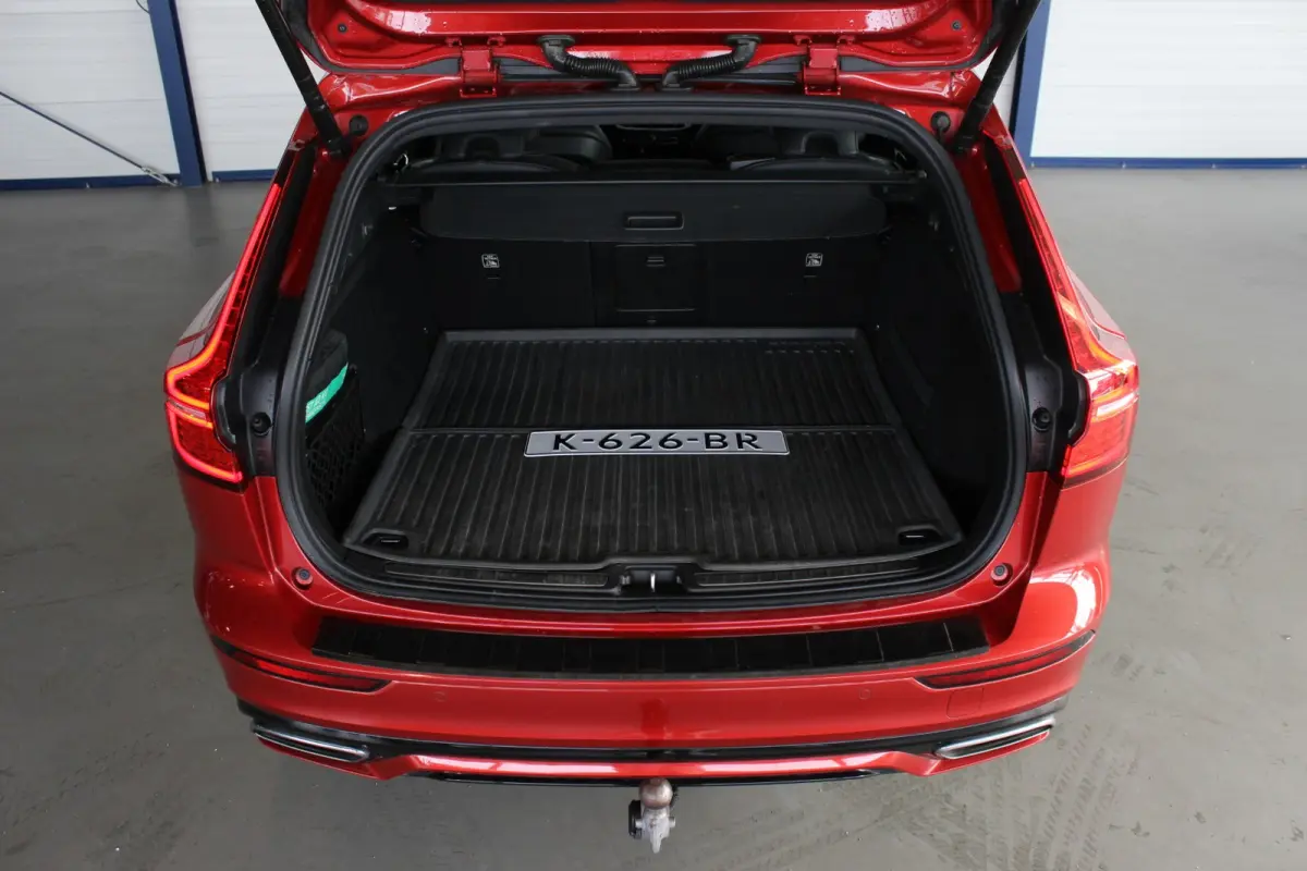 2.0 T4 R-Design Trekhaak | Pano | Camera | Leder | Memory | Stoel/A-Bank/Stuurverw. | LED | Adapt. Cruise | 18" LMV | PDC V+A