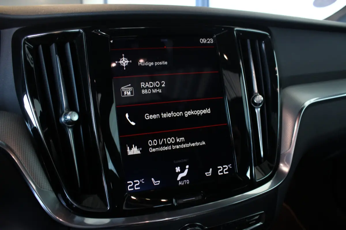 2.0 T4 R-Design Trekhaak | Pano | Camera | Leder | Memory | Stoel/A-Bank/Stuurverw. | LED | Adapt. Cruise | 18" LMV | PDC V+A