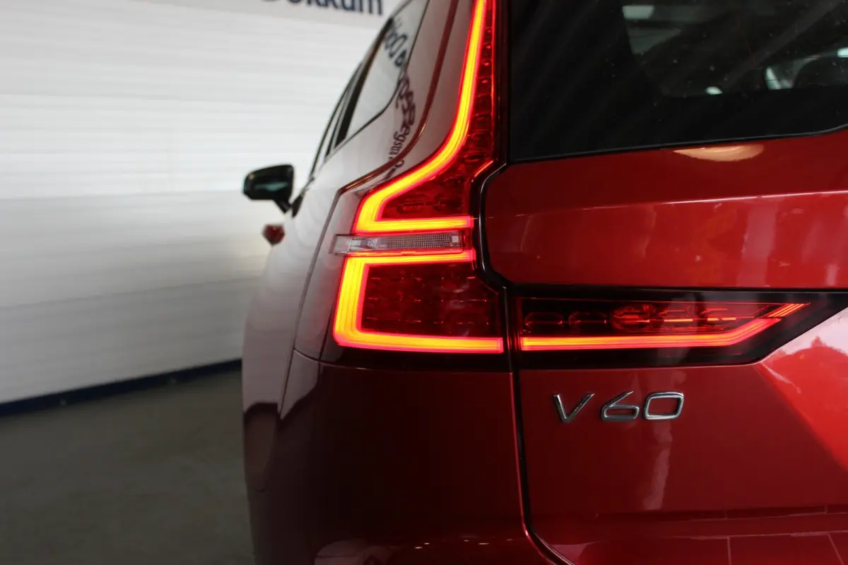 2.0 T4 R-Design Trekhaak | Pano | Camera | Leder | Memory | Stoel/A-Bank/Stuurverw. | LED | Adapt. Cruise | 18" LMV | PDC V+A