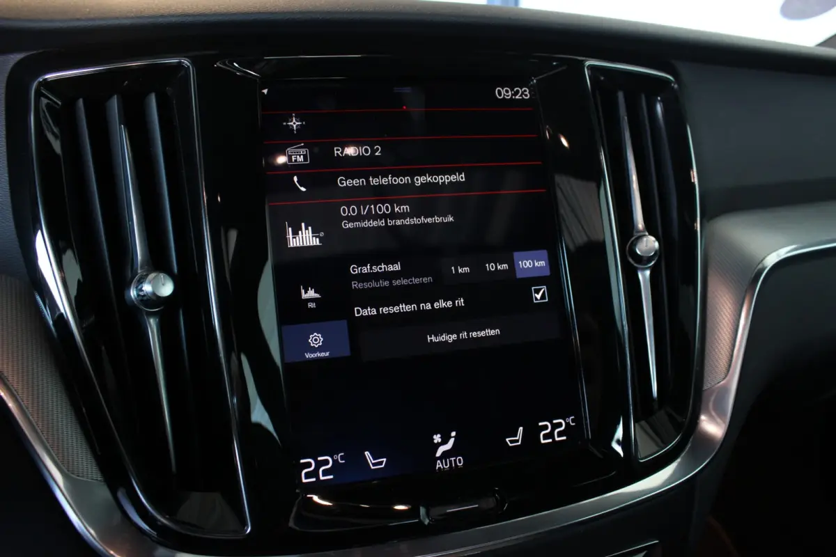 2.0 T4 R-Design Trekhaak | Pano | Camera | Leder | Memory | Stoel/A-Bank/Stuurverw. | LED | Adapt. Cruise | 18" LMV | PDC V+A