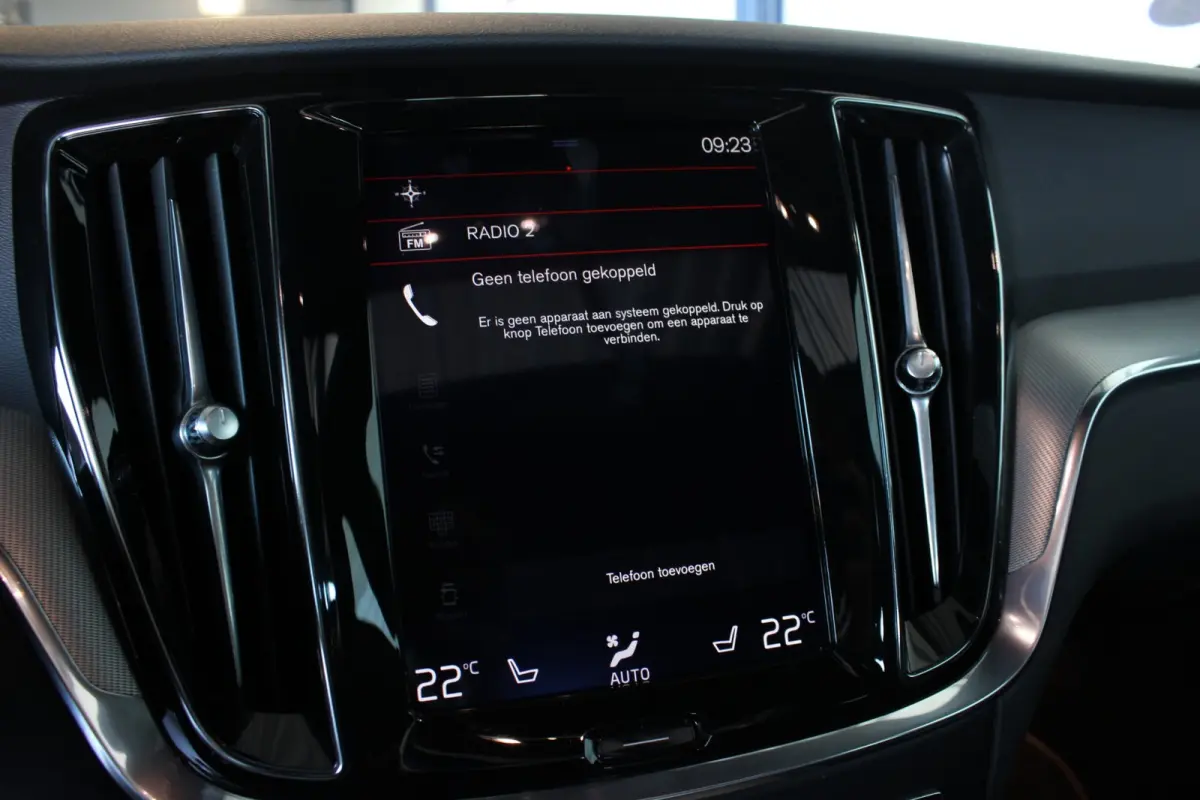 2.0 T4 R-Design Trekhaak | Pano | Camera | Leder | Memory | Stoel/A-Bank/Stuurverw. | LED | Adapt. Cruise | 18" LMV | PDC V+A