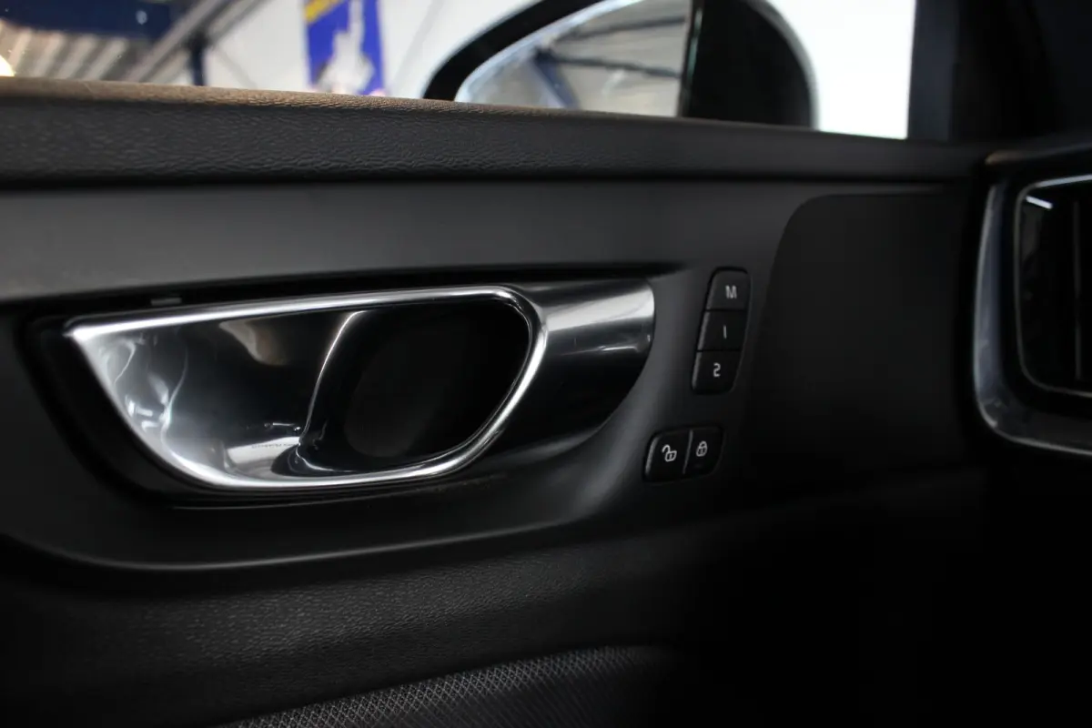 2.0 T4 R-Design Trekhaak | Pano | Camera | Leder | Memory | Stoel/A-Bank/Stuurverw. | LED | Adapt. Cruise | 18" LMV | PDC V+A