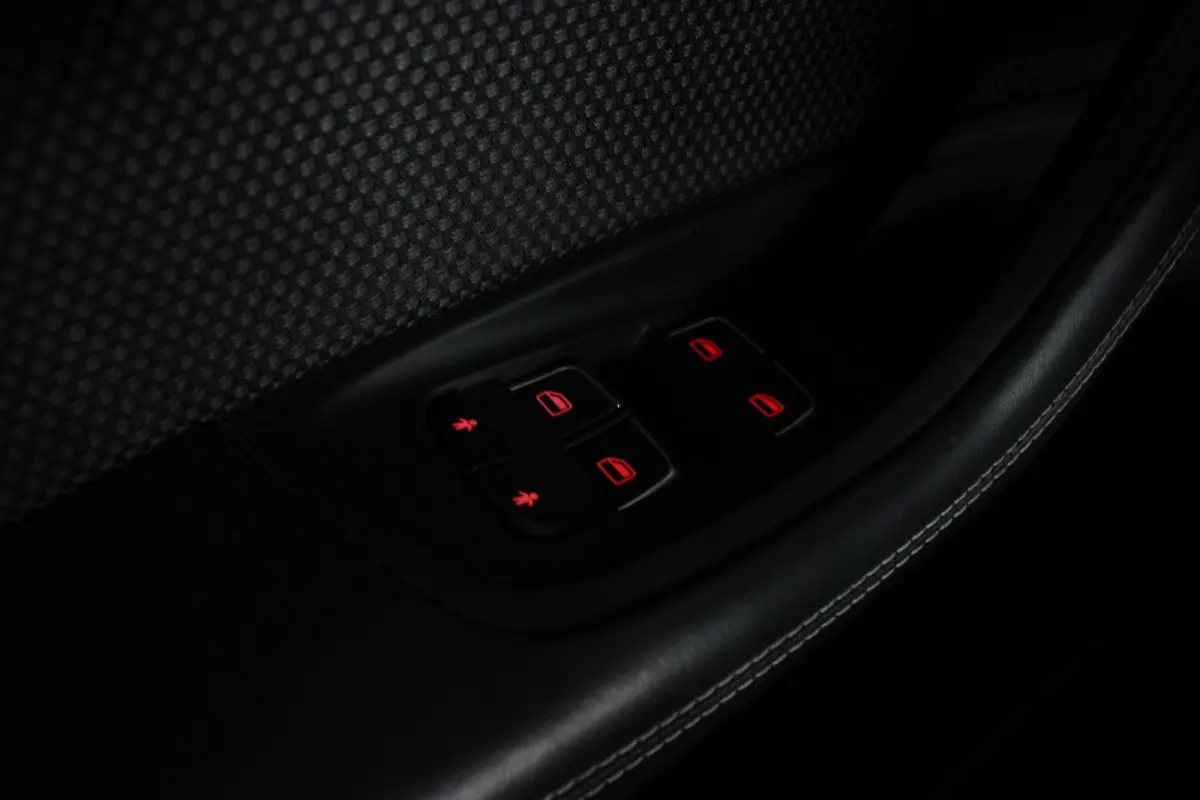 1.8 TFSI S-Line Edition 1e eigenaar | Black Optic | Stoelverw. | Elektr. Achterklep | Privacy glass | 18" LMV | PDC V+A