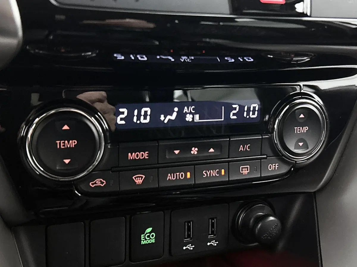 1.5 DI-T First Edition | 360 Camera | Climate Control | Stoelverwarming | Cruise Control Adaptief | HUD | Volledig Onderhouden |