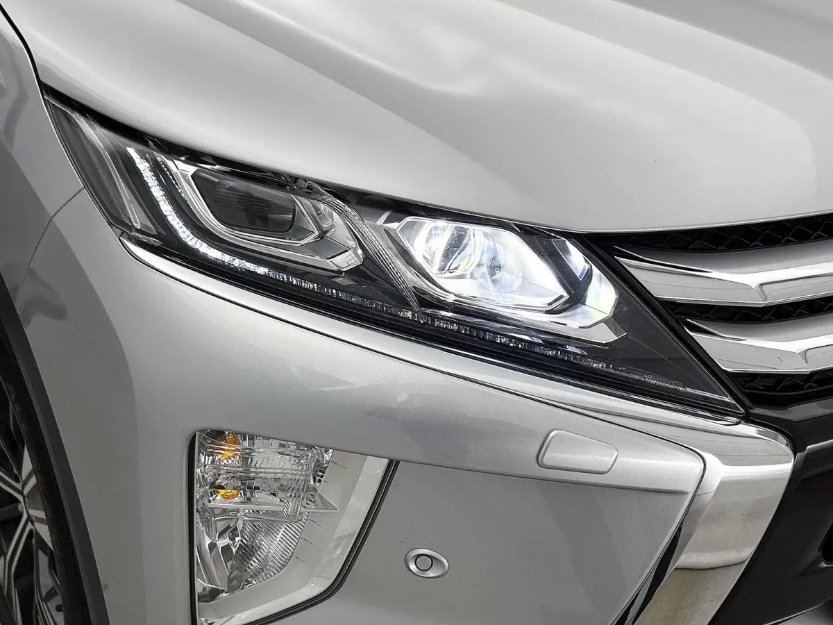 1.5 DI-T First Edition | 360 Camera | Climate Control | Stoelverwarming | Cruise Control Adaptief | HUD | Volledig Onderhouden |