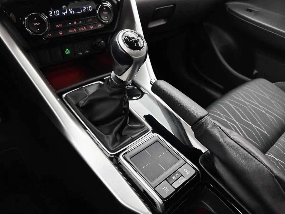 1.5 DI-T First Edition | 360 Camera | Climate Control | Stoelverwarming | Cruise Control Adaptief | HUD | Volledig Onderhouden |