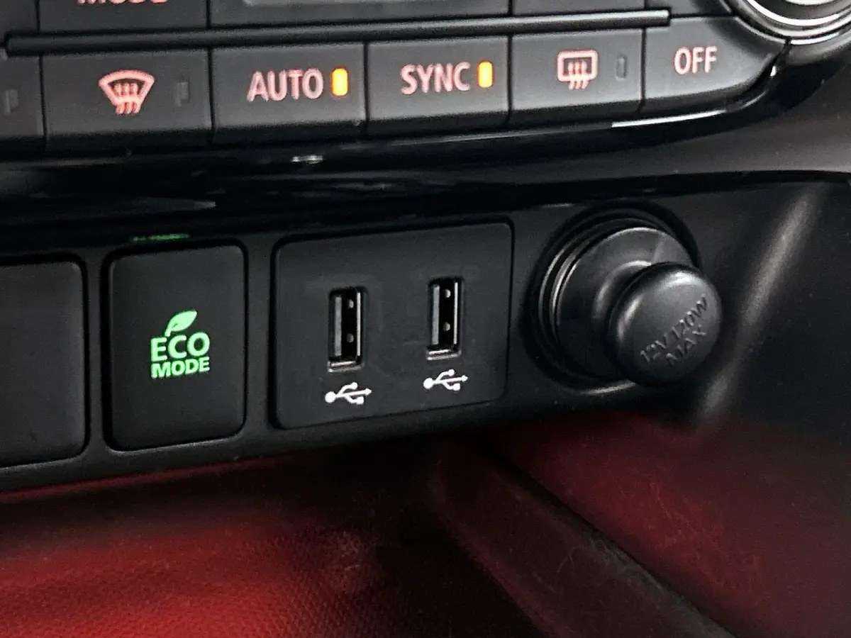 1.5 DI-T First Edition | 360 Camera | Climate Control | Stoelverwarming | Cruise Control Adaptief | HUD | Volledig Onderhouden |