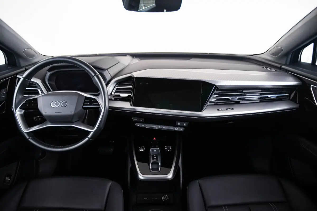 40 Advanced edition 77 kWh Panoramadak - Comfortpakket plus - Assistentiepakket plus - Veiligheidspakket plus - MMI navigatie pro - Sonos premium soundsystem - Akoestische zijruiten -