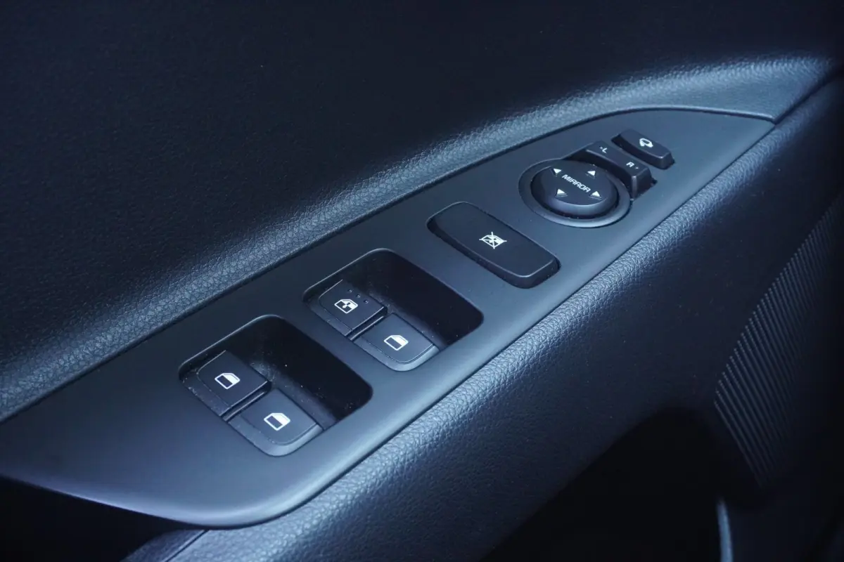 1.0 T-GDi MHEV DynamicPlusLine+Led+Ecc+Navigatie+Camera+cruise+Privacy-Glass = TOP ONDERHOUDEN !!