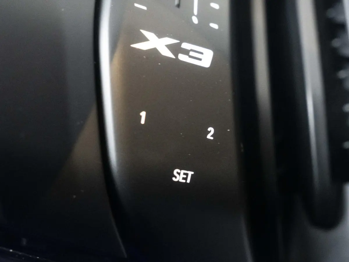 30e xDrive | M Sportpakket | Comfort Access | 19 inch | Driving Assistant Plus | Harman Kardon | Adaptieve LED Koplampen | Trekhaak