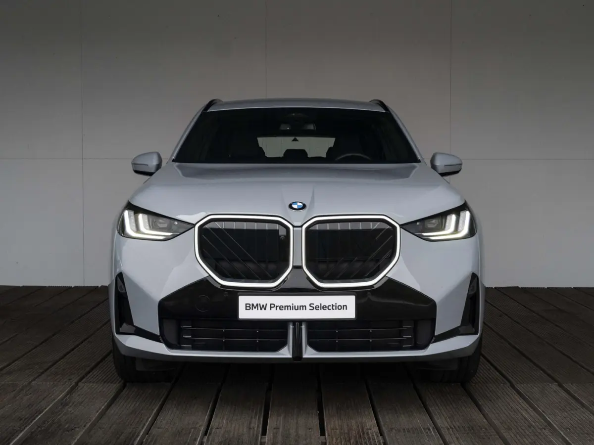 30e xDrive | M Sportpakket | Comfort Access | 19 inch | Driving Assistant Plus | Harman Kardon | Adaptieve LED Koplampen | Trekhaak