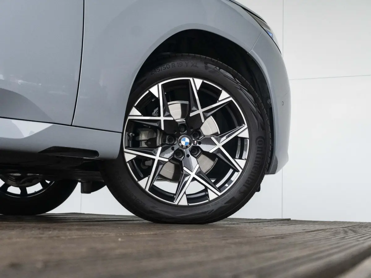 30e xDrive | M Sportpakket | Comfort Access | 19 inch | Driving Assistant Plus | Harman Kardon | Adaptieve LED Koplampen | Trekhaak