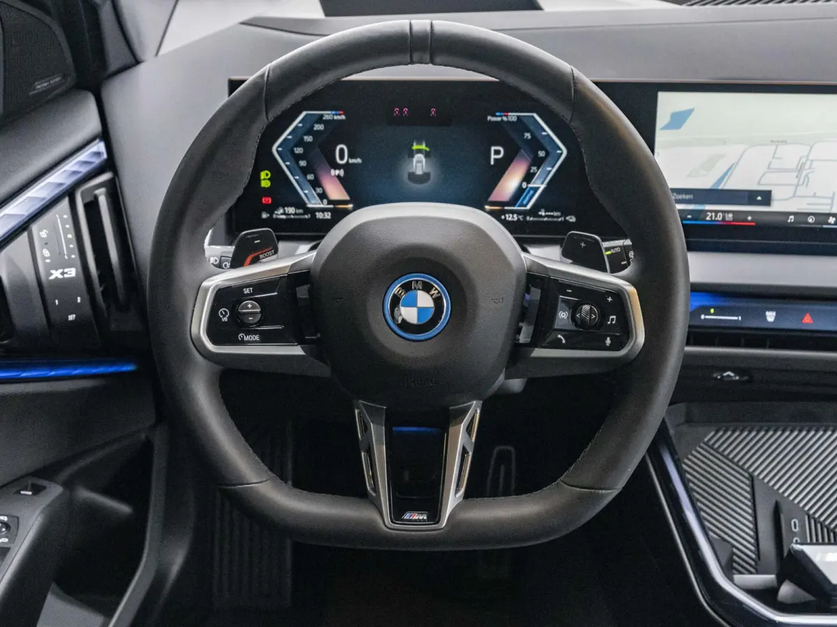 30e xDrive | M Sportpakket | Comfort Access | 19 inch | Driving Assistant Plus | Harman Kardon | Adaptieve LED Koplampen | Trekhaak