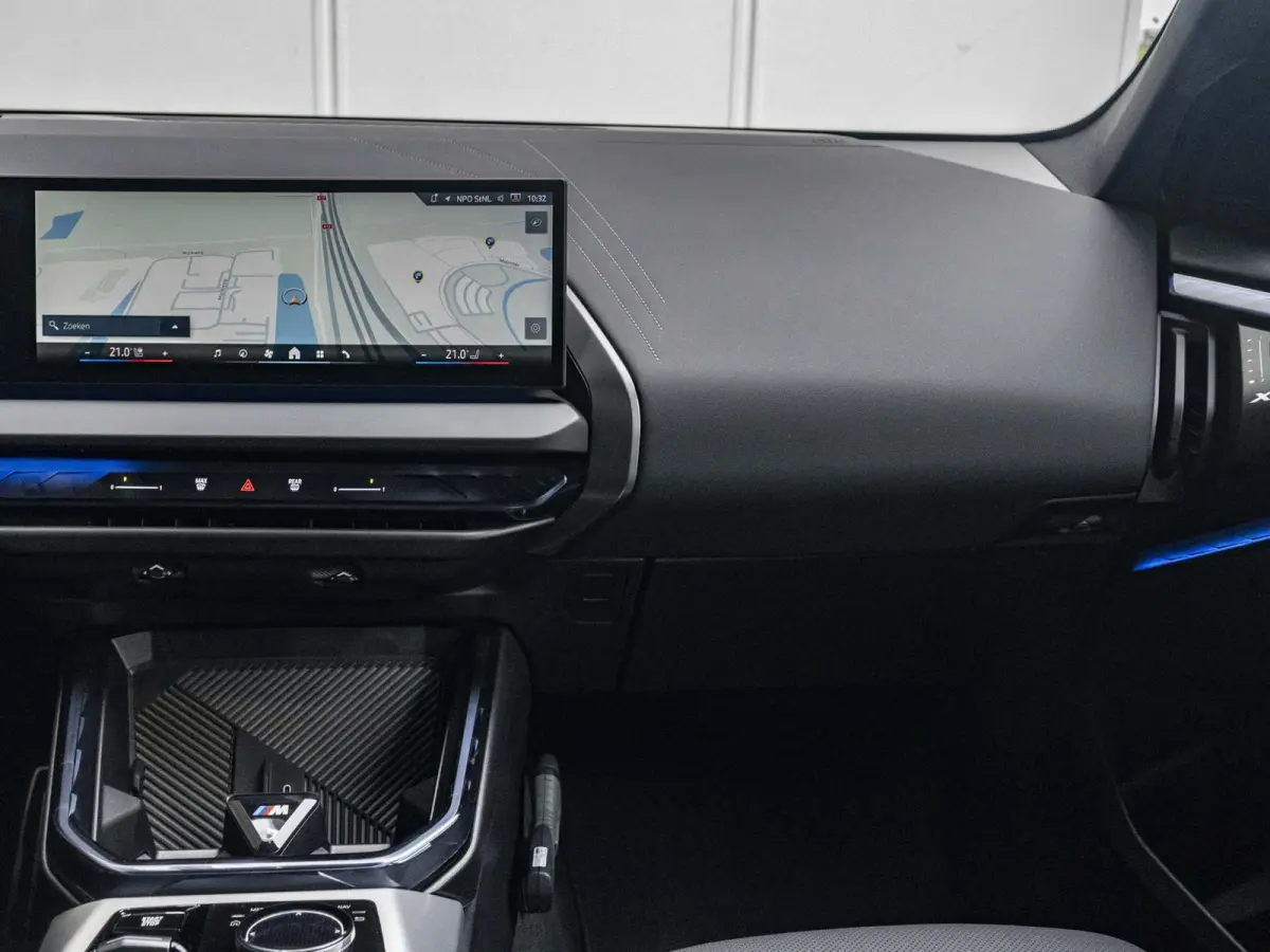 30e xDrive | M Sportpakket | Comfort Access | 19 inch | Driving Assistant Plus | Harman Kardon | Adaptieve LED Koplampen | Trekhaak