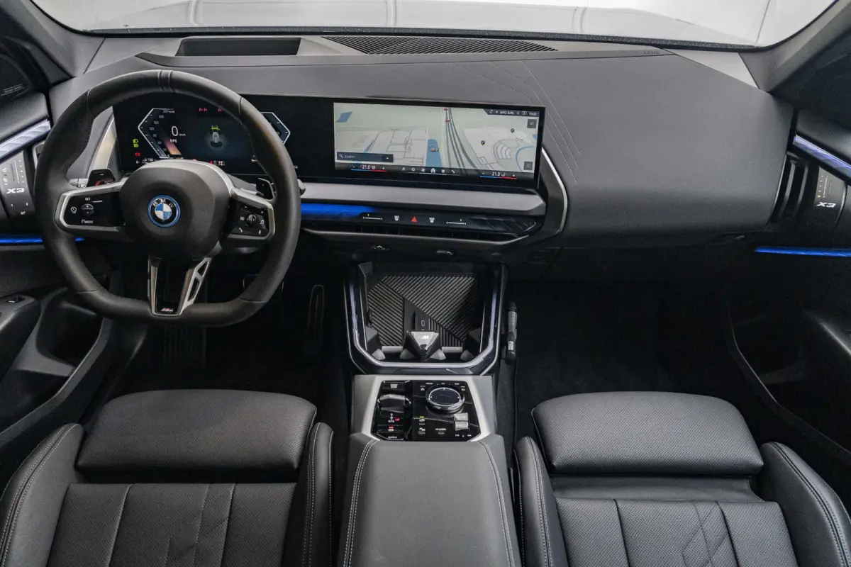 30e xDrive | M Sportpakket | Comfort Access | 19 inch | Driving Assistant Plus | Harman Kardon | Adaptieve LED Koplampen | Trekhaak